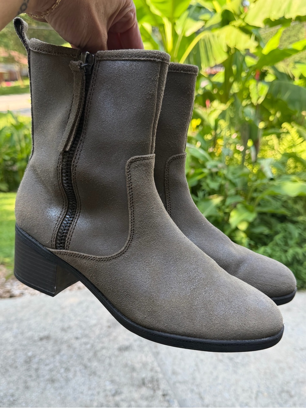CLARKS Nevella Devon Zip Ankle Women's Metallic Leather Booties Shoes - Size 10 - Picture 4 of 8